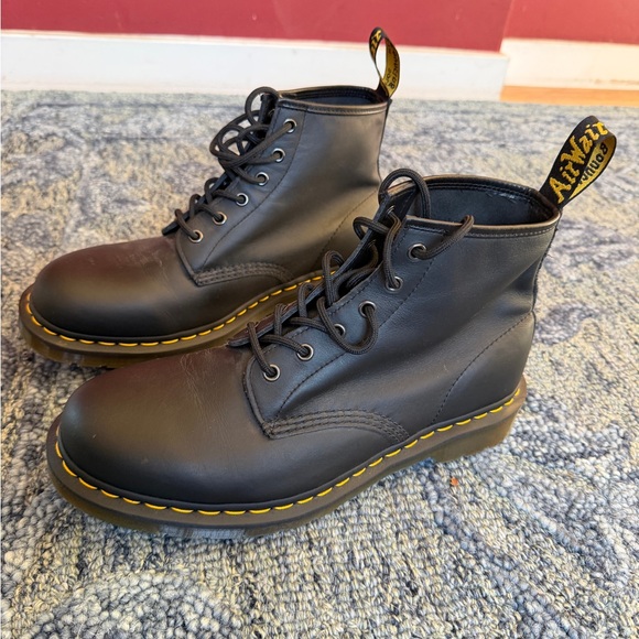 Dr. Martens Airwair Black Leather BootsMens size 11